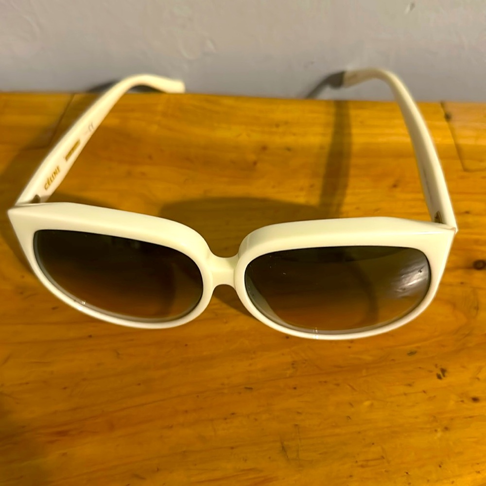 Celine oversized sunglasses for women is very attractive & light - Picture 2 of 4